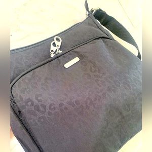 NWT Baggallini Joey large hobo bag in Black Cheetah Emboss